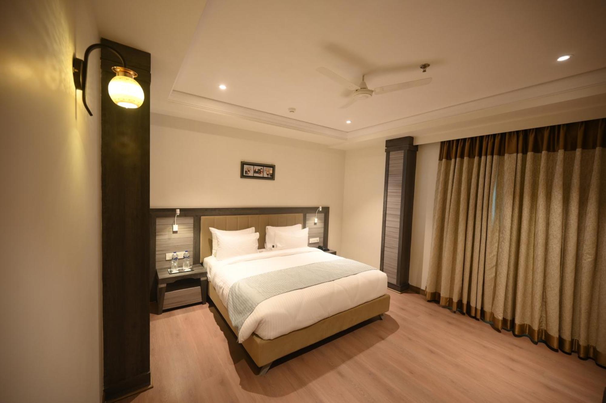 The Mudra Hotel พาราณสี ภายนอก รูปภาพ