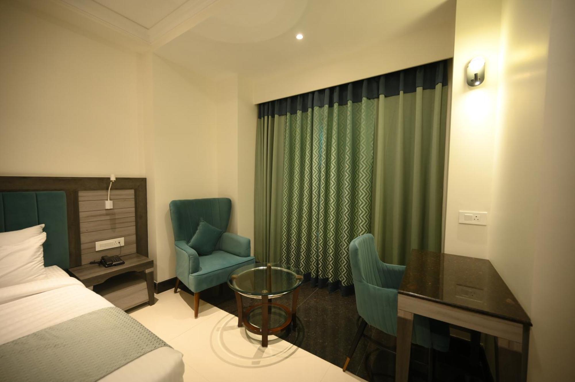 The Mudra Hotel พาราณสี ภายนอก รูปภาพ