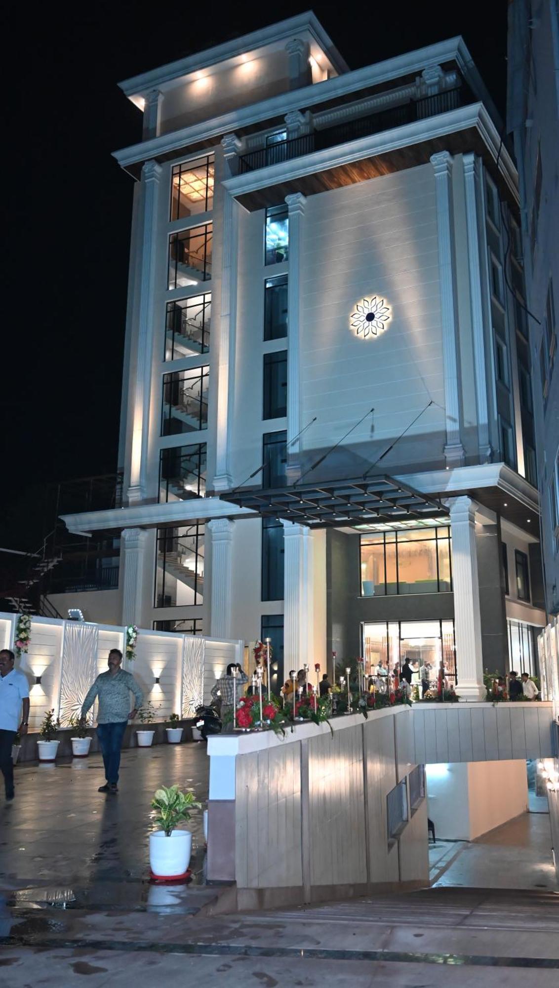 The Mudra Hotel พาราณสี ภายนอก รูปภาพ